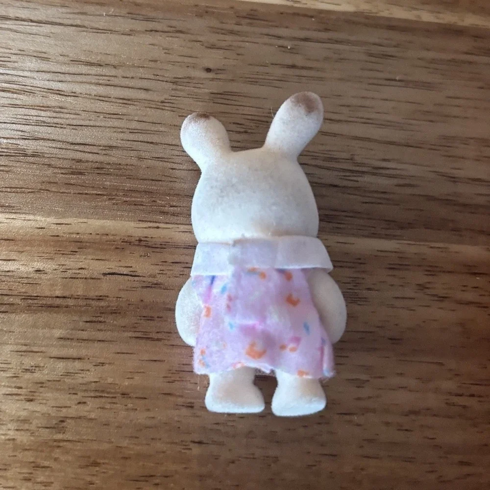 Calico Critters Rabbit Figure Sylvanian Families Doll Dipped Ears~PREOWNED 1